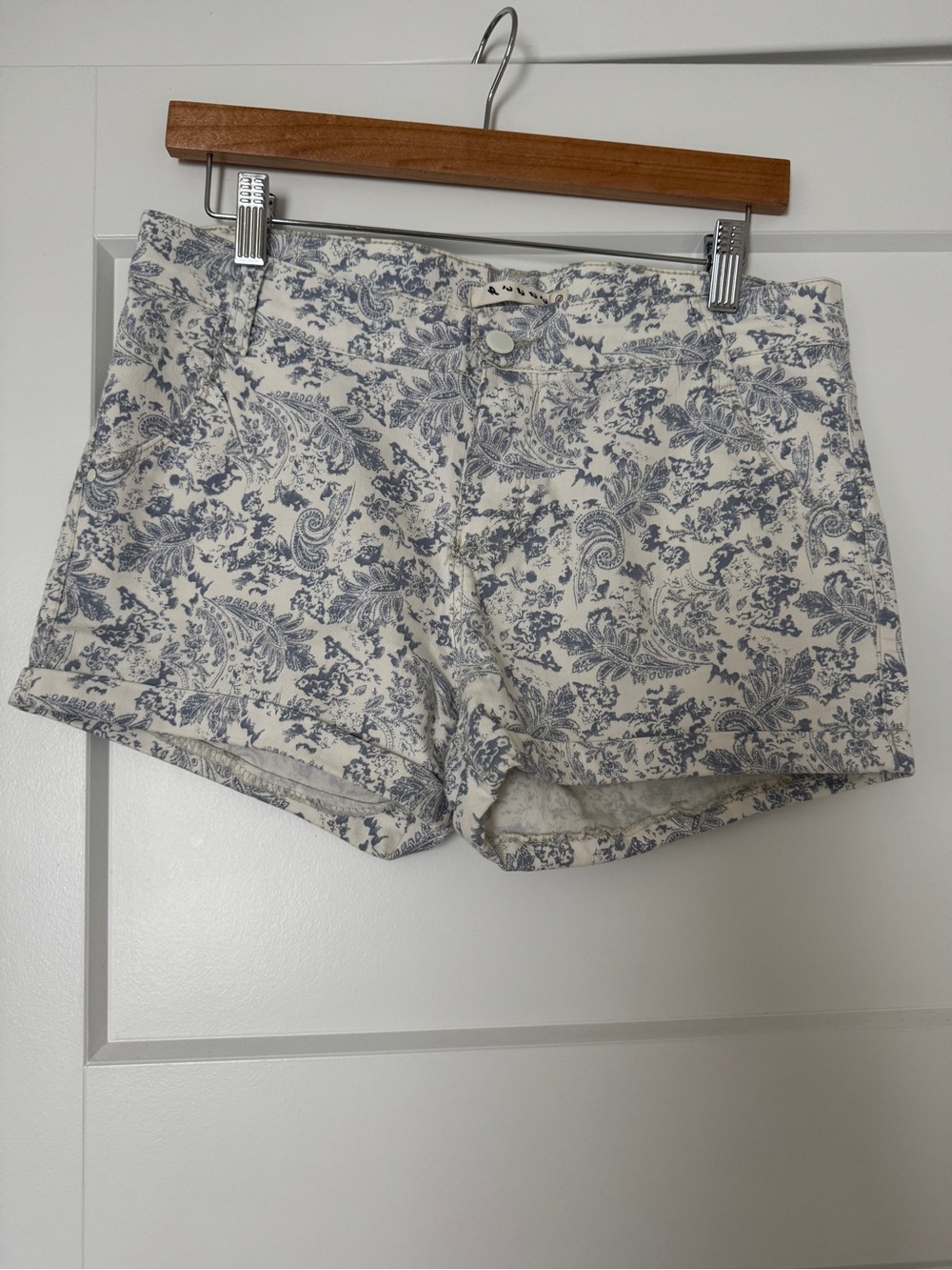 Women’s Paisley Print Cotton Shorts - Cream & Blue